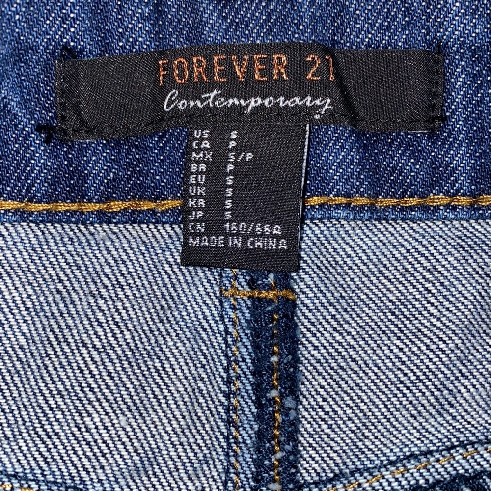 Forever 21 Contemporary Rose Patch Button Up Denim Skirt Size S 🌹 LIKE NEW! - Picture 3 of 4